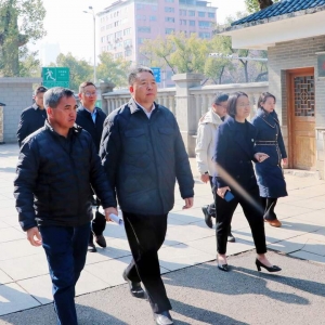 毛万春督导调研“馆园融合”工作